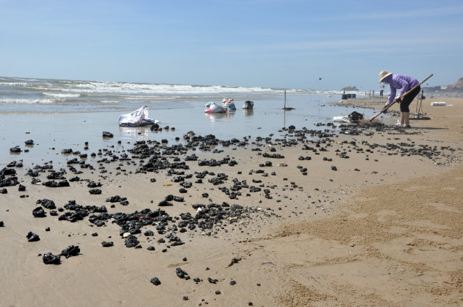 Các sản phẩm tẩy, nhuộm tóc còn được tái chế để làm sạch dầu tràn trên bờ biển
