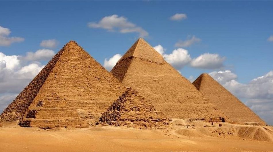 Kim tự tháp Giza là một trong 7 kỳ quan Thế giới