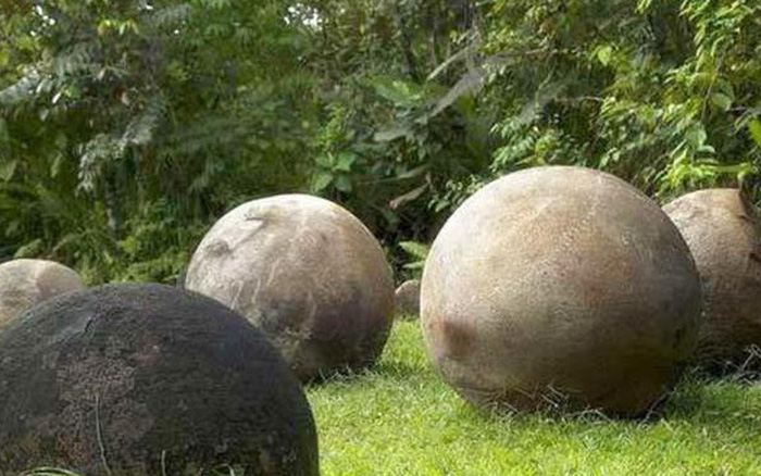 Khám phá bí ẩn về những quả cầu đá kỳ lạ ở Tân Cương
